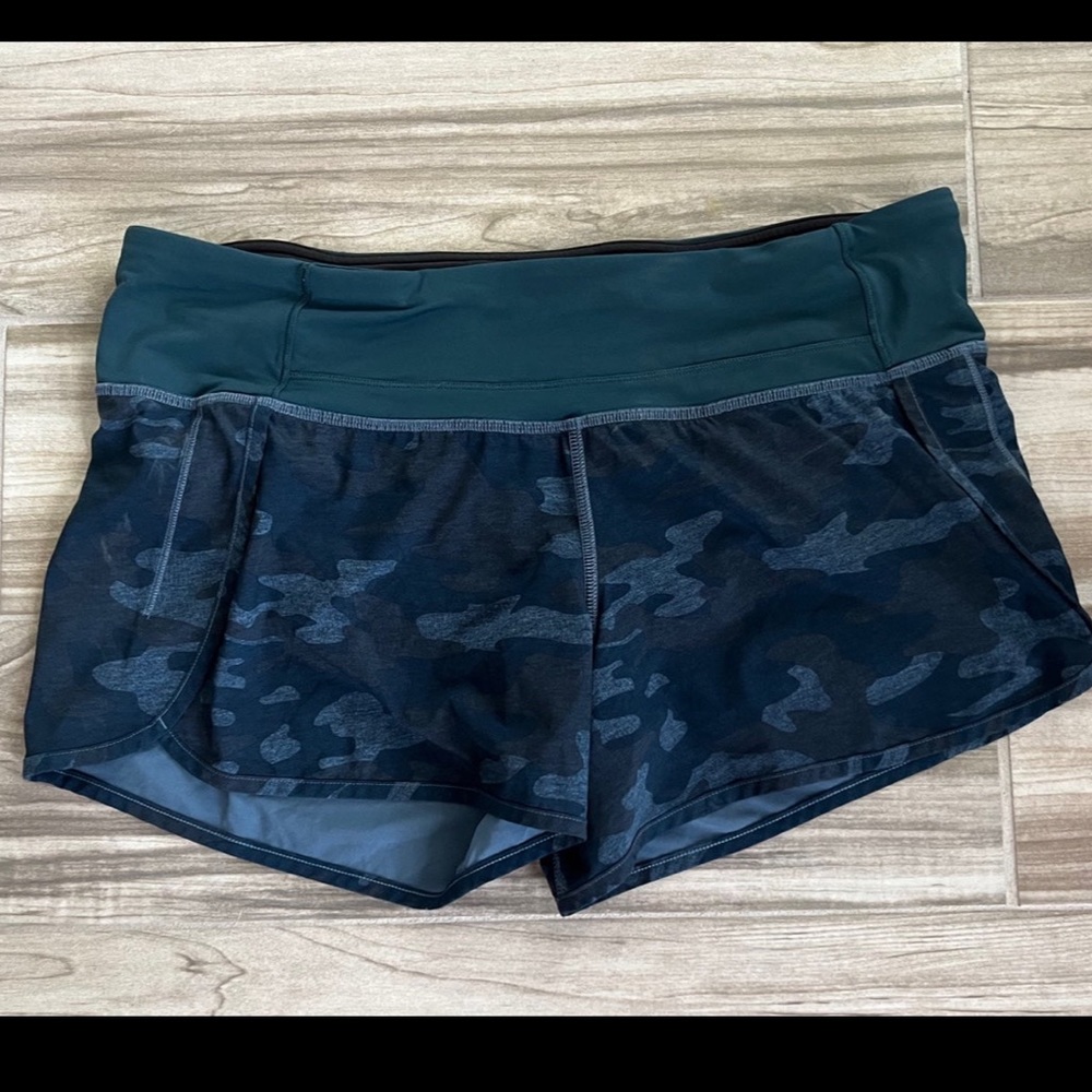Lululemon Speed Shorts blue lotus oil slick camo alberta lake size 8